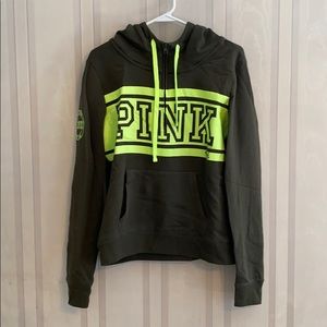 Sweatshirt.